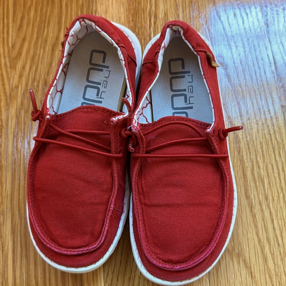 Kids hey dude, Wendy youth size 11 youth red and white slip on loafer unisex